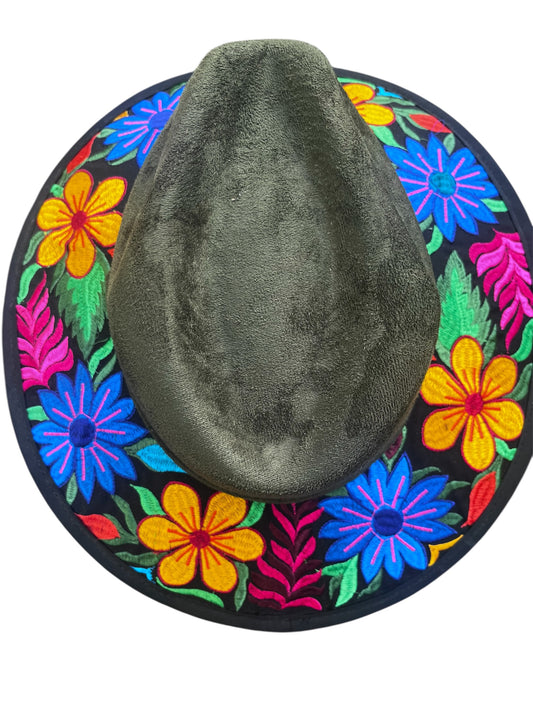Artesanal Embroidered Suede Hat – Floral Artisan Design