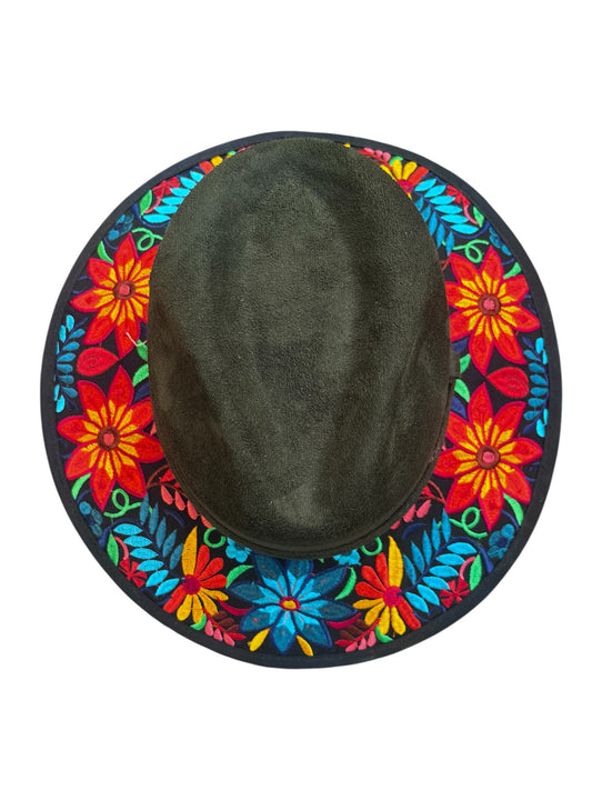 Artesanal Embroidered Suede Hat – Floral Artisan Design