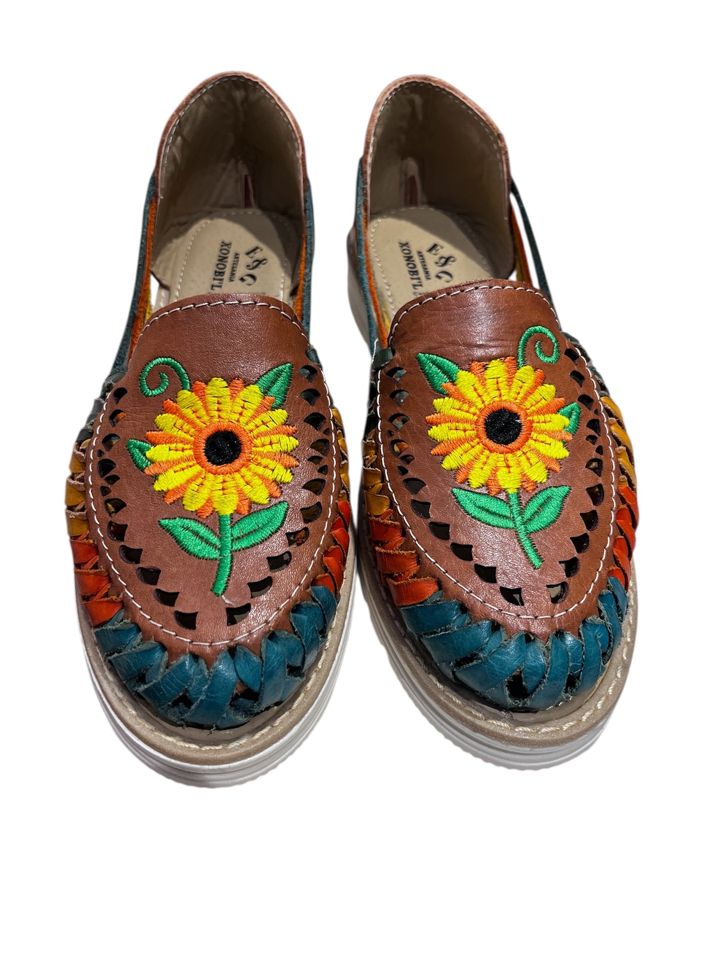 Huaraches Artesanales – Handcrafted Leather Sandals with Unique Designs